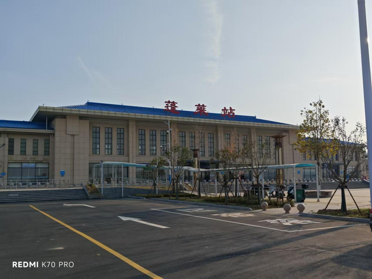 我司安装的蓬莱站前广场的电梯已经正式投入使用